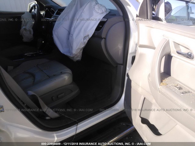 1GNKRJKD8DJ245091 - 2013 CHEVROLET TRAVERSE LT WHITE photo 5