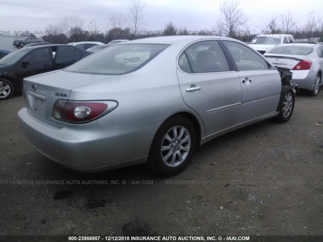 JTHBF30G220037851 - 2002 LEXUS ES 300 SILVER photo 4