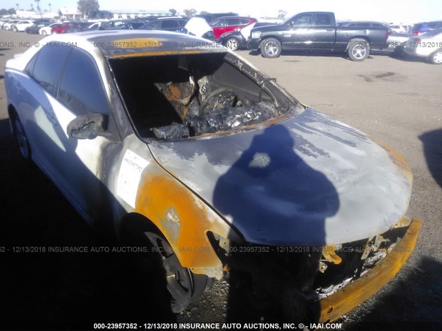 4T1BF1FK2DU689264 - 2013 TOYOTA CAMRY L/SE/LE/XLE 白色 照片 1