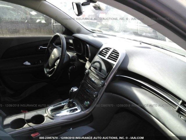 1G11B5SA8DF131139 - 2013 CHEVROLET MALIBU LS 银色 照片 5