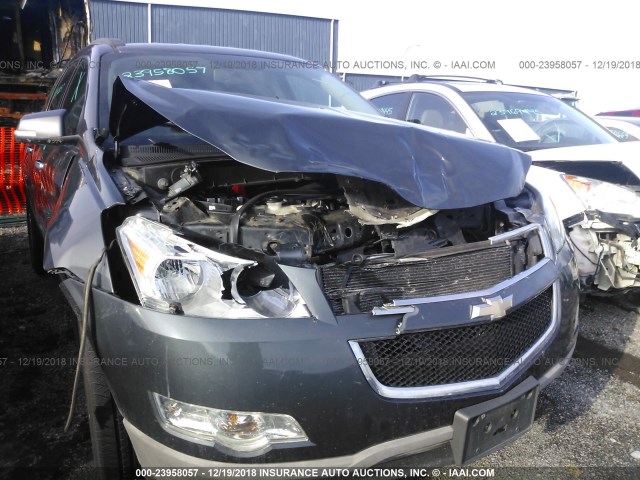 1GNLVFED4AS114108 - 2010 CHEVROLET TRAVERSE LT GRAY photo 6