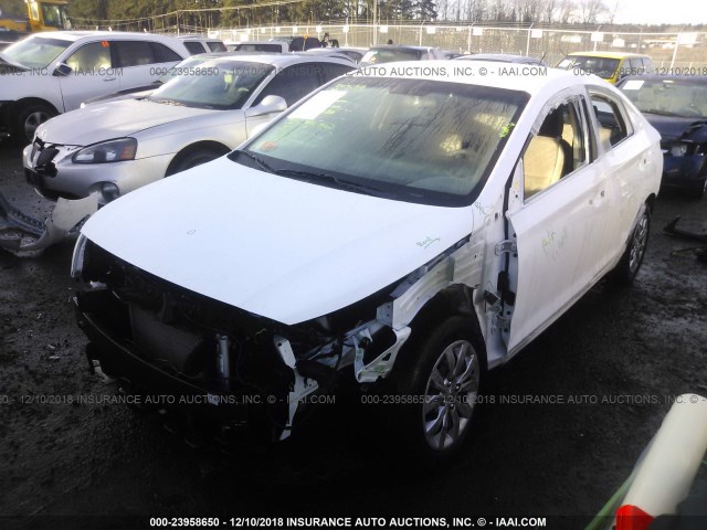 3KPC24A31JE011654 - 2018 HYUNDAI ACCENT SEL WHITE photo 2