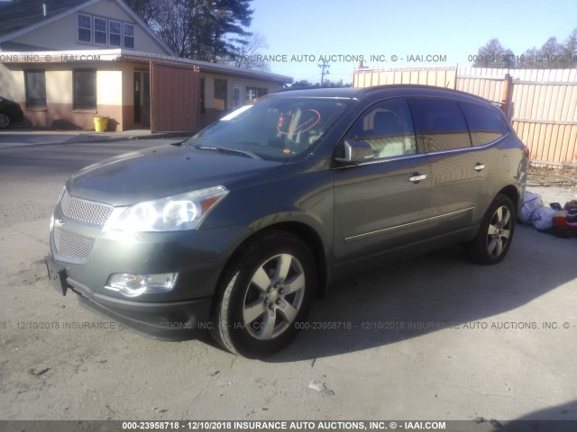 1GNKVLED3BJ147540 - 2011 CHEVROLET TRAVERSE LTZ GRAY photo 2