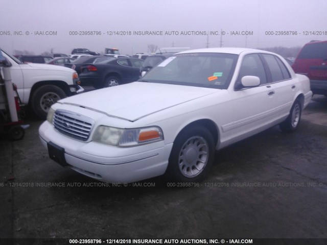 2FAFP74W81X133529 - 2001 FORD CROWN VICTORIA LX WHITE photo 2