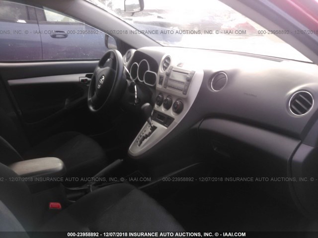 2T1KU4EE6AC464913 - 2010 TOYOTA COROLLA MATRIX  RED photo 5