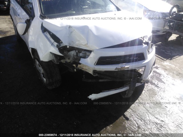 1G1JA6SH4D4147243 - 2013 CHEVROLET SONIC LS 白色 照片 6