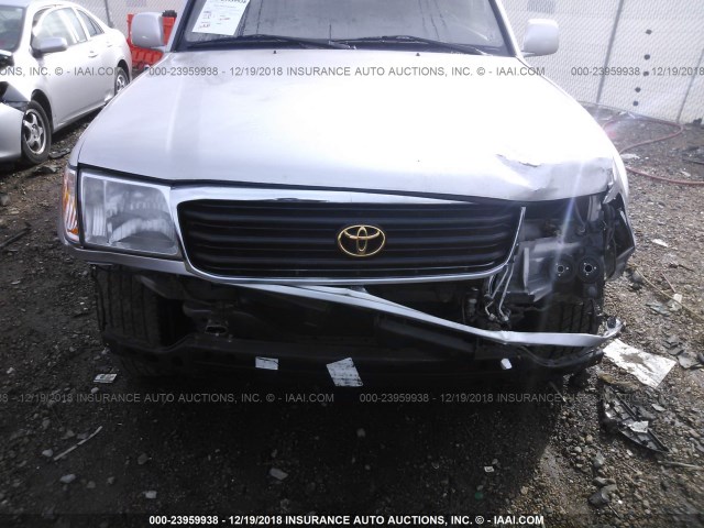 JT3HT05J0Y0091511 - 2000 TOYOTA LAND CRUISER  SILVER photo 6