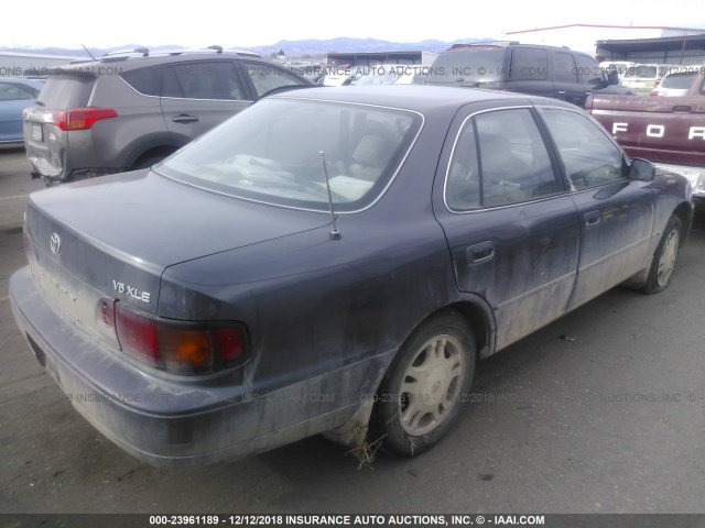 4T1BF12K9TU866767 - 1996 TOYOTA CAMRY LE/XLE/SE GRAY photo 4