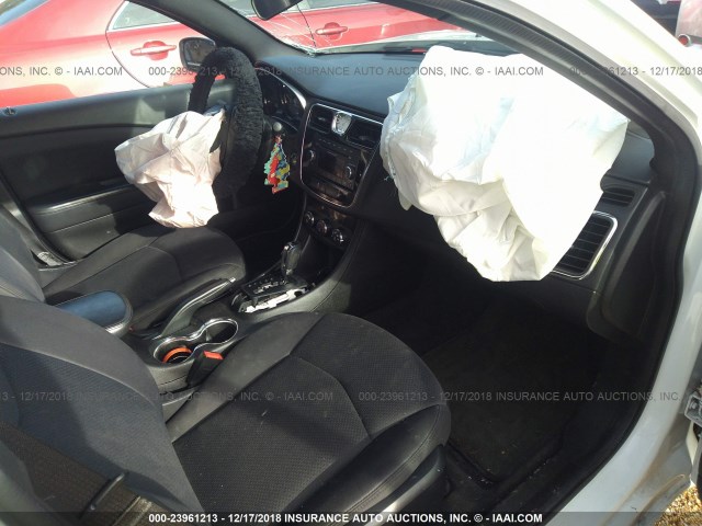 1C3CCBAB4DN685973 - 2013 CHRYSLER 200 LX WHITE photo 5