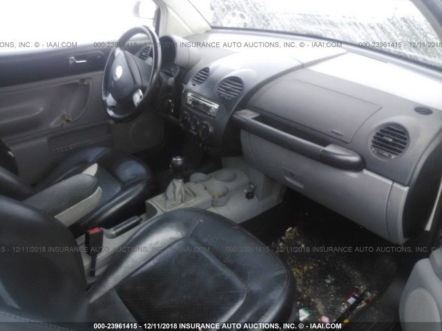 3VWDD21C2YM467758 - 2000 VOLKSWAGEN NEW BEETLE GLX 黑色 照片 5