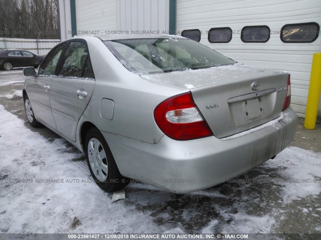 4T1BE32K54U793218 - 2004 TOYOTA CAMRY LE/XLE/SE SILVER photo 3