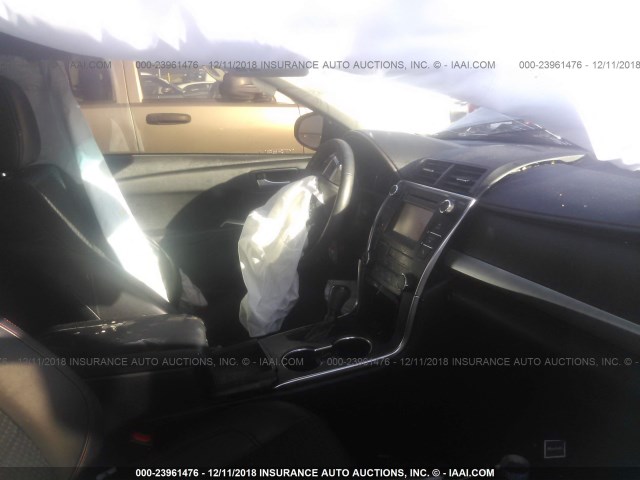 4T1BF1FK5FU892345 - 2015 TOYOTA CAMRY LE/XLE/SE/XSE SILVER photo 5