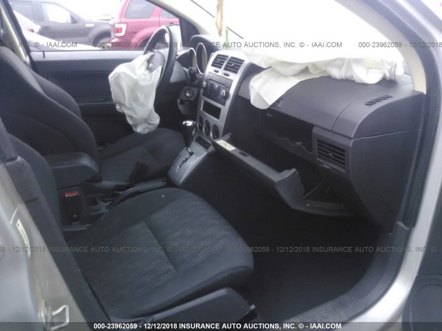 1B3HB28A19D152950 - 2009 DODGE CALIBER SE SILVER photo 5