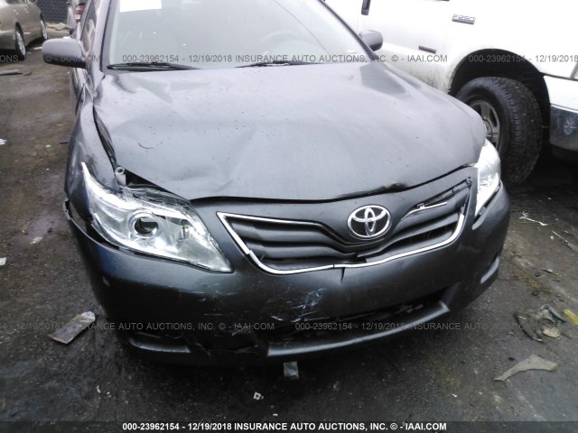 4T1BF3EK2BU661636 - 2011 TOYOTA CAMRY SE/LE/XLE GRAY photo 6