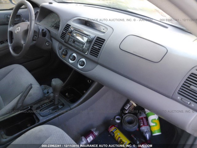 4T1BE32K94U882614 - 2004 TOYOTA CAMRY LE/XLE/SE GRAY photo 5