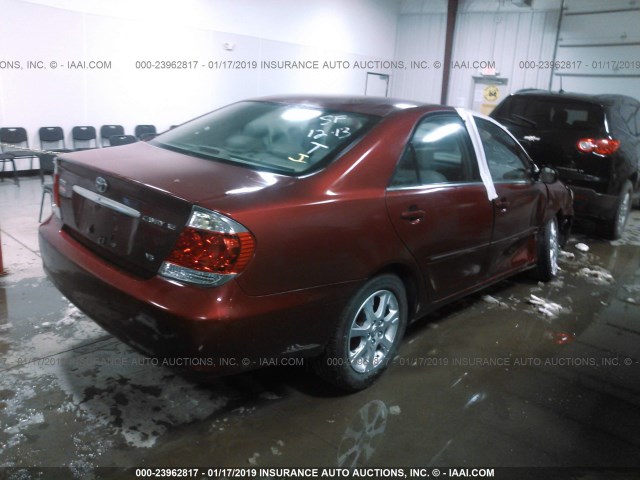 JTDBF30K050165578 - 2005 TOYOTA CAMRY LE/XLE/SE RED photo 4