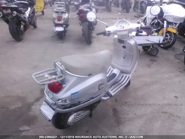 ZAPM448F395016309 - 2009 VESPA LX 150 SILVER photo 4