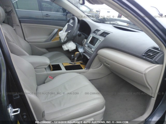 4T1BK46K57U526044 - 2007 TOYOTA CAMRY NEW GENERAT LE/XLE/SE GRAY photo 5