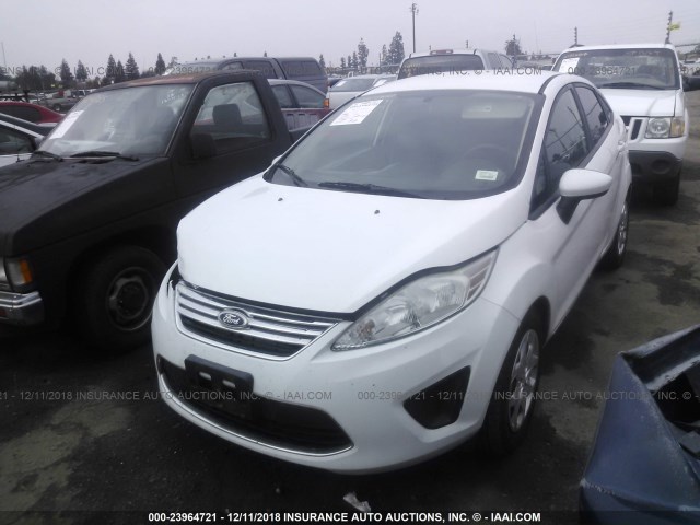 3FADP4BJ8BM157341 - 2011 FORD FIESTA SE WHITE photo 2