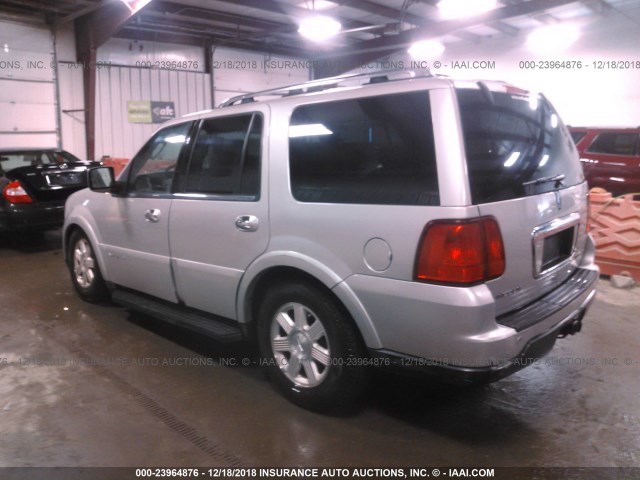 5LMFU28535LJ21842 - 2005 LINCOLN NAVIGATOR 银色 照片 3