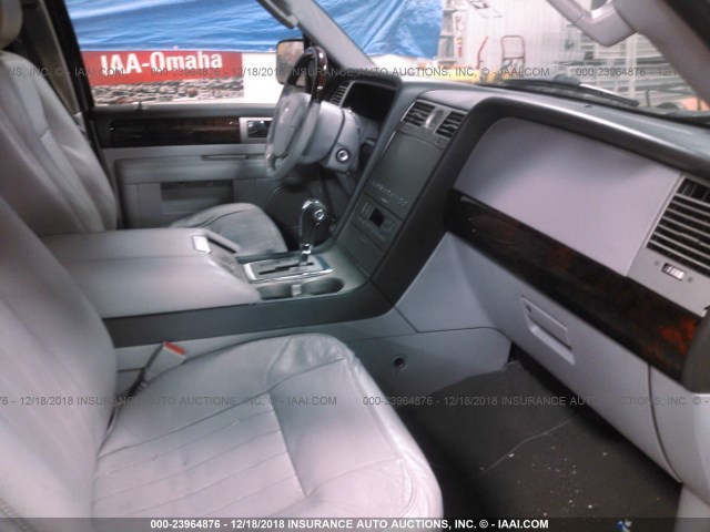 5LMFU28535LJ21842 - 2005 LINCOLN NAVIGATOR 银色 照片 5