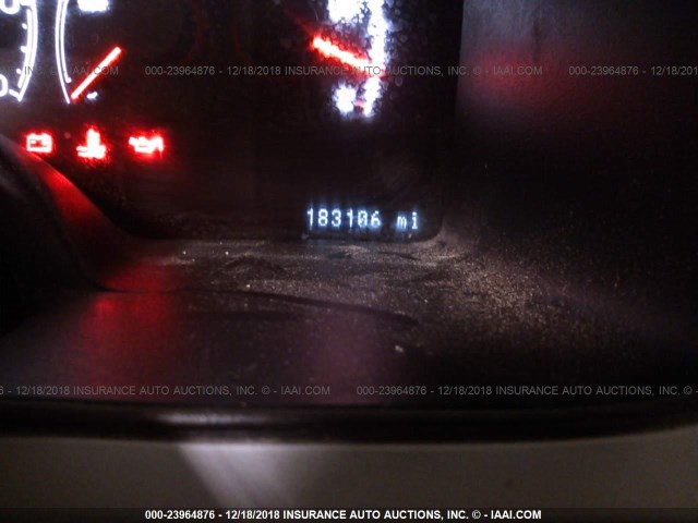 5LMFU28535LJ21842 - 2005 LINCOLN NAVIGATOR 银色 照片 7