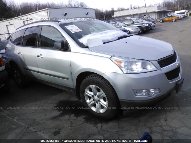 1GNLVEEDXAS128072 - 2010 CHEVROLET TRAVERSE LS SILVER photo 1