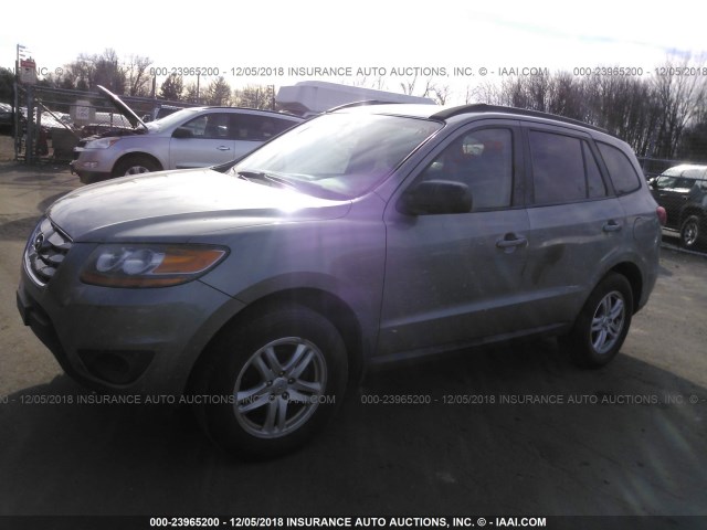 5XYZGDAB4BG032800 - 2011 HYUNDAI SANTA FE GLS GRAY photo 2