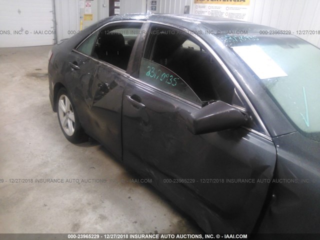 4T1BF3EK5BU200527 - 2011 TOYOTA CAMRY SE/LE/XLE GRAY photo 6