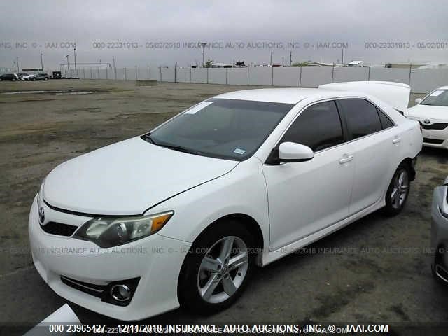4T1BF1FK1CU518312 - 2012 TOYOTA CAMRY SE/LE/XLE 白色 照片 2