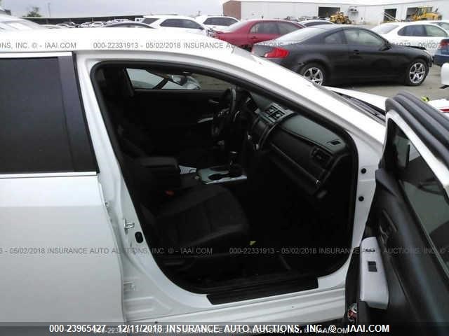 4T1BF1FK1CU518312 - 2012 TOYOTA CAMRY SE/LE/XLE 白色 照片 5