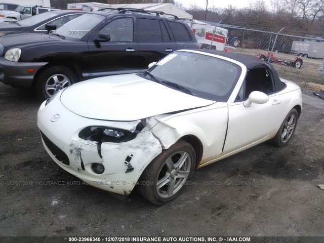 JM1NC25F460103467 - 2006 MAZDA MX-5 MIATA WHITE photo 2