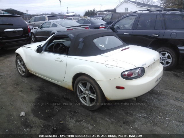 JM1NC25F460103467 - 2006 MAZDA MX-5 MIATA WHITE photo 3