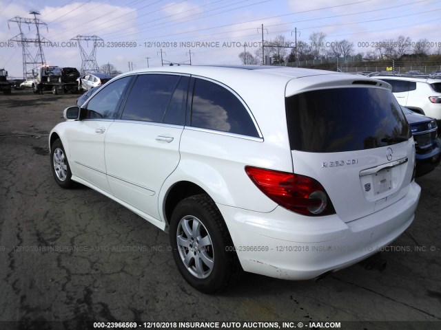 4JGCB22E47A050637 - 2007 MERCEDES-BENZ R 320 CDI WHITE photo 3