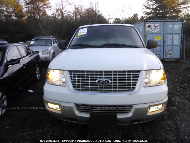 1FMFU17595LA89557 - 2005 FORD EXPEDITION EDDIE BAUER WHITE photo 6