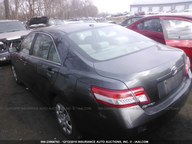 4T4BF3EKXBR167840 - 2011 TOYOTA CAMRY SE/LE/XLE 灰色 照片 3