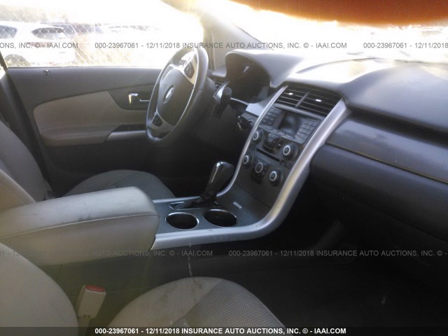 2FMDK4JC7DBB79522 - 2013 FORD EDGE WHITE photo 5