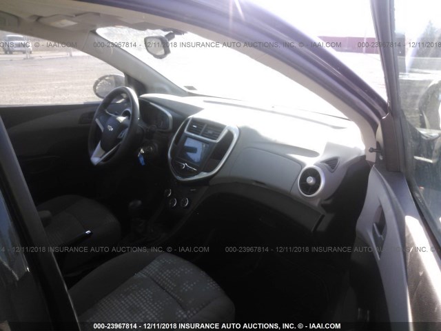 1G1JA5SG5H4111309 - 2017 CHEVROLET SONIC LS 灰色 照片 5