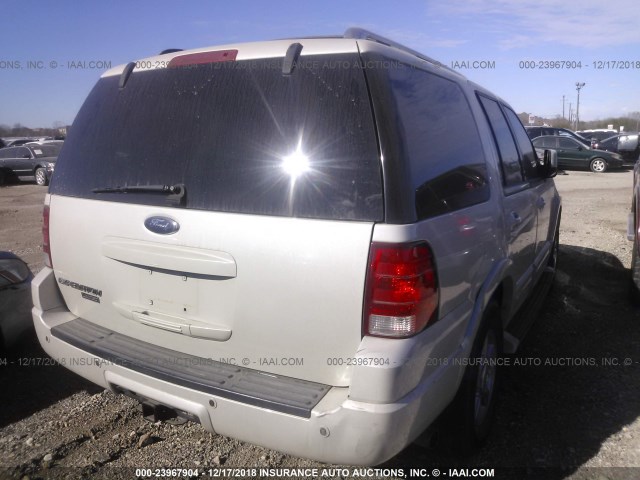 1FMFU19555LA04162 - 2005 FORD EXPEDITION LIMITED WHITE photo 4