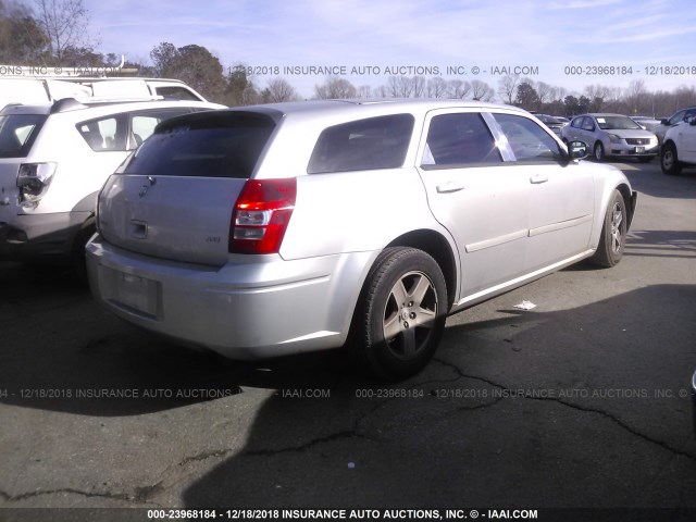 2D4FV48V85H527440 - 2005 DODGE MAGNUM SXT SILVER photo 4