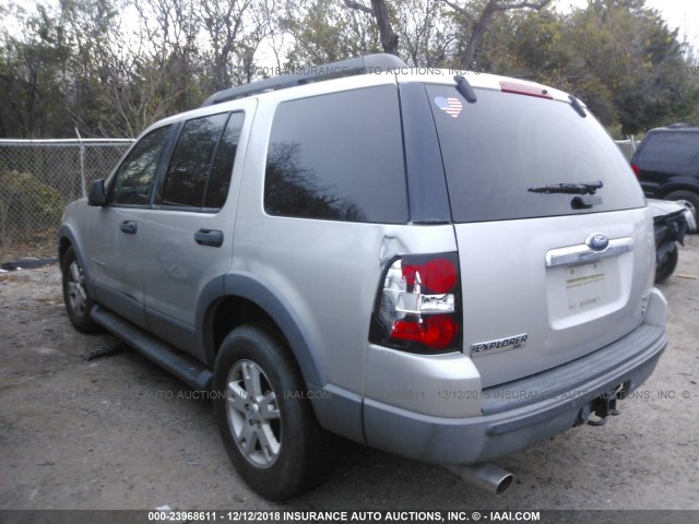 1FMEU73896UA01570 - 2006 FORD EXPLORER XLT SILVER photo 3