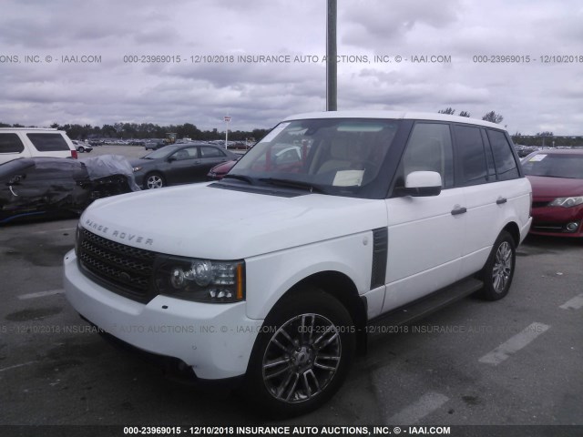 SALME1D46BA354150 - 2011 LAND ROVER RANGE ROVER HSE WHITE photo 2