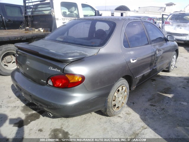 KMHJF35F8YU941147 - 2000 HYUNDAI ELANTRA GLS GRAY photo 4