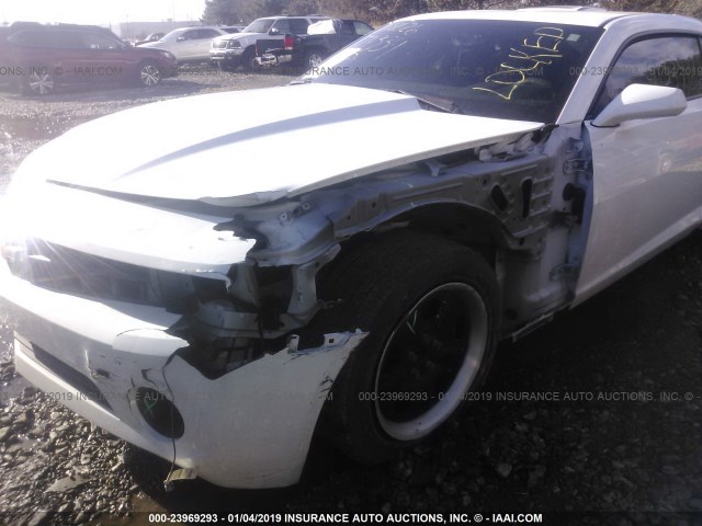 2G1FA1E38D9171339 - 2013 CHEVROLET CAMARO LS WHITE photo 6