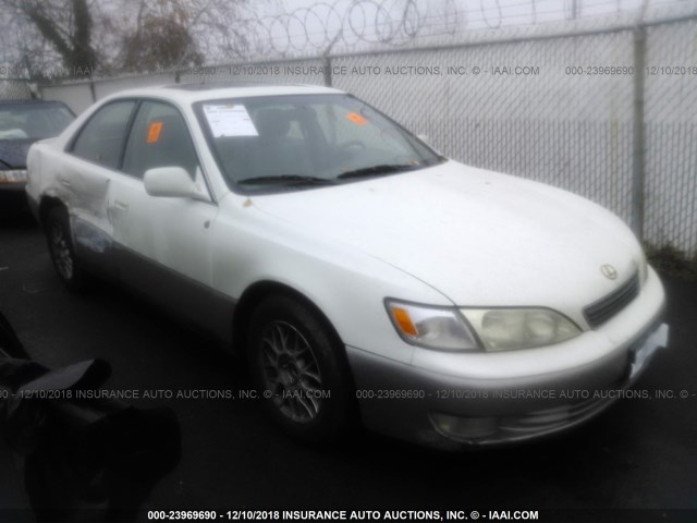 JT8BF28G9W0111108 - 1998 LEXUS ES 300 WHITE photo 1