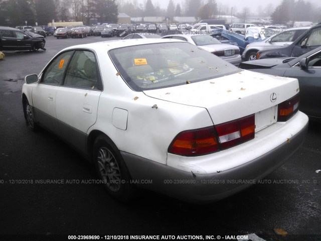 JT8BF28G9W0111108 - 1998 LEXUS ES 300 WHITE photo 3