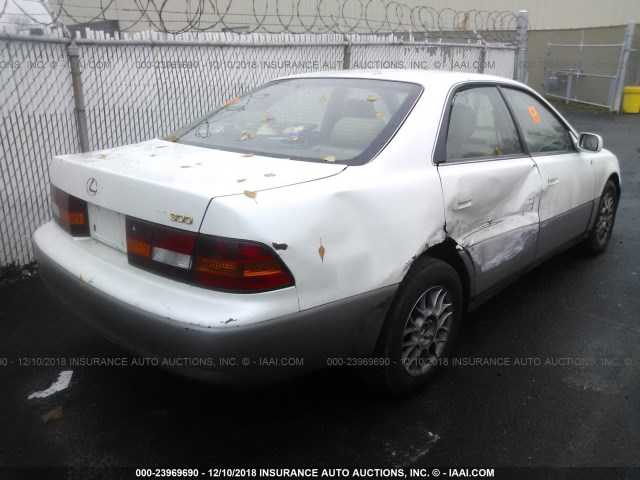 JT8BF28G9W0111108 - 1998 LEXUS ES 300 WHITE photo 4