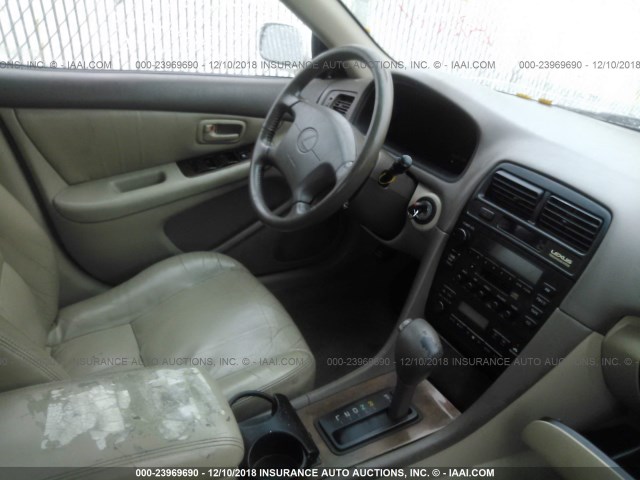 JT8BF28G9W0111108 - 1998 LEXUS ES 300 WHITE photo 5