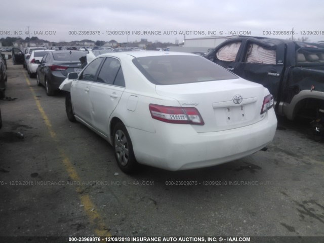 4T1BF3EK0AU574252 - 2010 TOYOTA CAMRY SE/LE/XLE WHITE photo 3