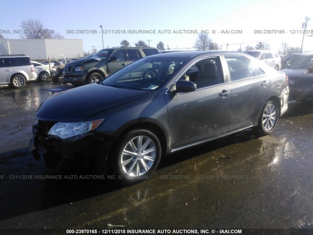 4T1BF1FK5EU768624 - 2014 TOYOTA CAMRY L/SE/LE/XLE 灰色 照片 2